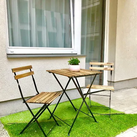 Keleti Garden アパートホテル 3*