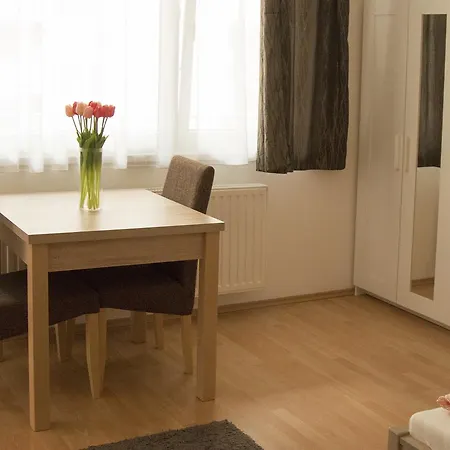 Aparthotel Keleti Garden 3*